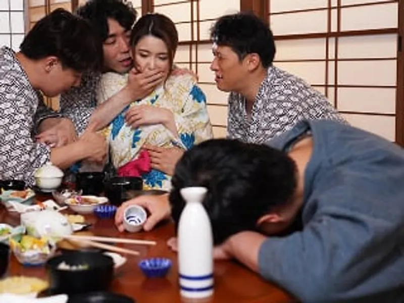 đưa bà xã đi suối nước nóng, gã chồng không biết cô vợ bị người khác xoạc sấp mặt