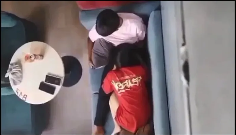 Quay lén em ghệ bú bú cho ghệ nơi công cộng