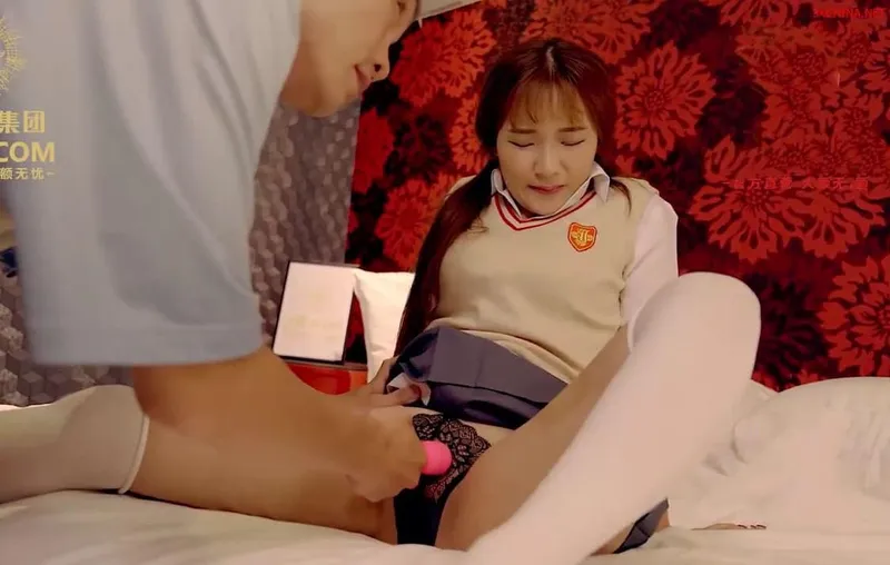 Em gái nhỏ dùng thân chi trả nợ cho bố vay tiền bọn xã hội đen