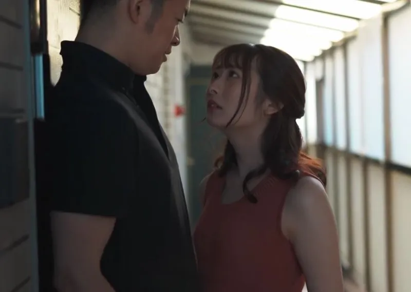 Cô vợ mang thai, tôi bị nóng bỏng bởi bà xã nhà kề bên thường ở nhà một mình