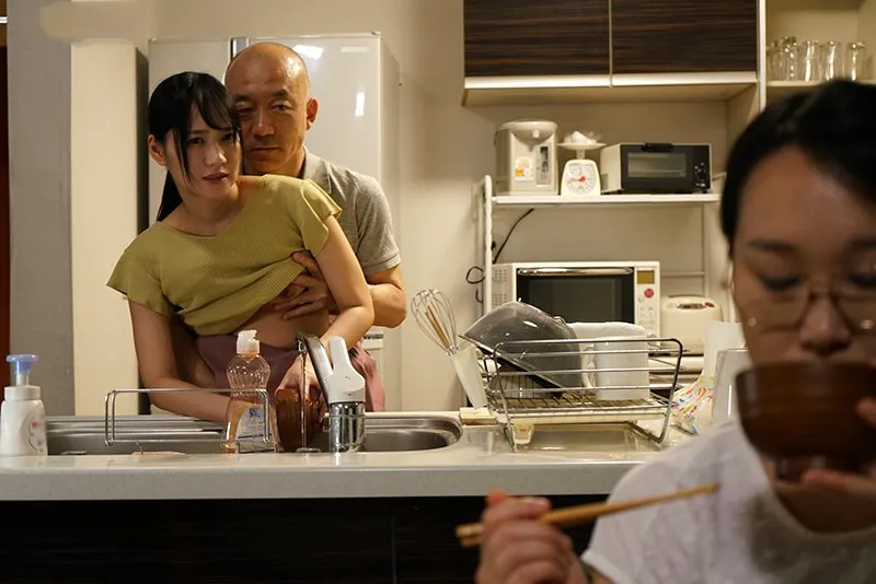 Người chồng nện con gái riêng của vợ yêu khi biết vợ yêu không thể sinh con cho mình